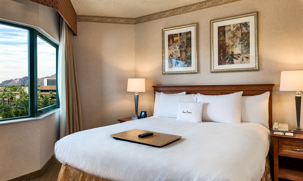 2 Room Suite 1 King Bed with Breakfast Complimentary Wifi